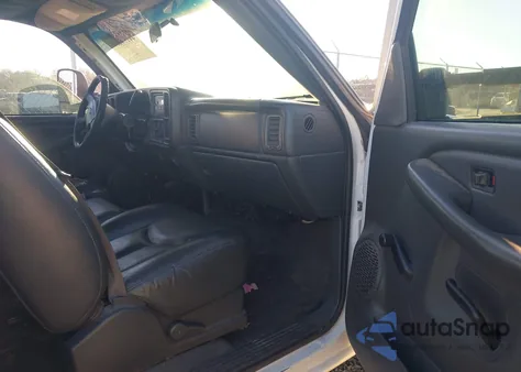 2004 Chevrolet Silverado 2500Hd Work Truck z USA, uszkodzony, nr VIN 1GCHC24U74E205164